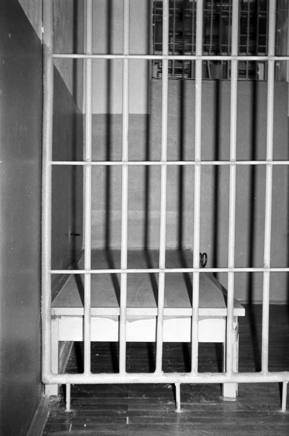 Zelle und Häftlings-Pritsche im "Roten Ochsen".